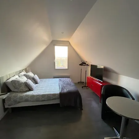 Les Charmes 3 Bed and Breakfast Isques